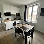 Les Pieds Dans La Apartman