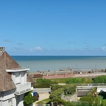 Les Pieds Dans La Apartman *