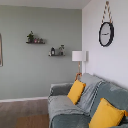 Les Pieds Dans La *